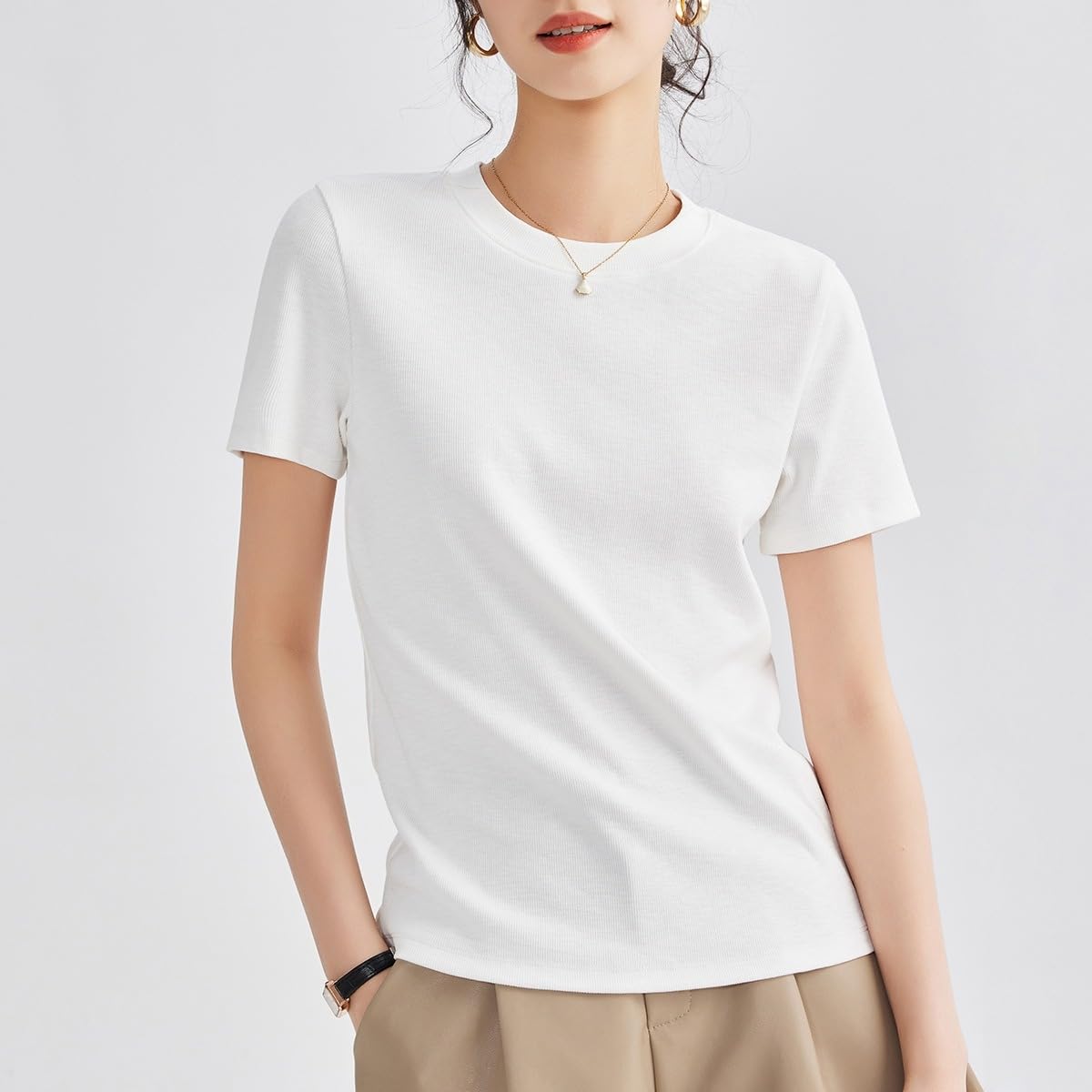 T-shirt da donna in cotone girocollo a maniche corte