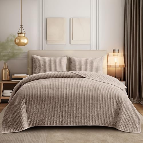 Couvre-lit en velours marron pour des nuits cocooning douillettes