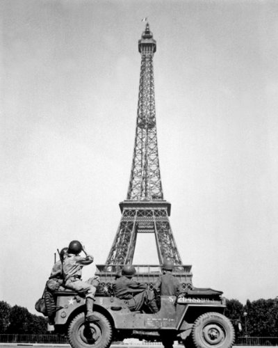 New 8x10 World War II Photo: 4th U.S. Infantry in Liberated Paris
