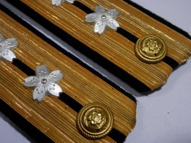 ソ連海軍 日本海軍　白ジャケット 大佐肩章付（本物か詳細不明）ヴィンテージ　仮装 Amazon.co.jp: 日本海軍 大佐肩章 レプリカ 複製品 : おもちゃ