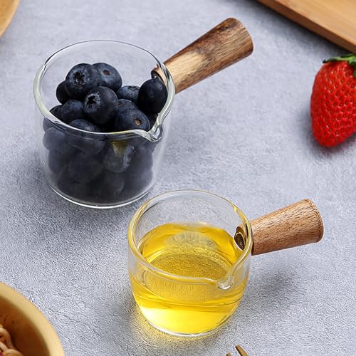 Vaso medidor mini 50 ml con asa de madera miniatura 3