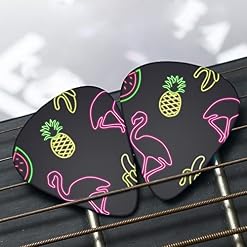 Ensemble de 12 médiators de guitare Pine Banana Flamingo pour guitare acoustique, guitare électrique, contrebasse… - Les Beatles, Paul McCartney, John Lennon, RIngo Starr, George Harrison Ensemble de 12 médiators de guitare Pine Banana Flamingo pour guitare acoustique, guitare électrique, contrebasse… – Image 7