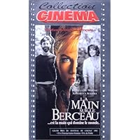 La main sur le berceau