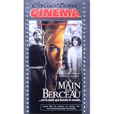 La main sur le berceau