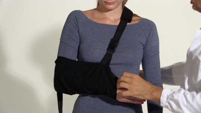 SPORTHERAPY Tutore Reggibraccio Ambidestro – Immobilizzazione Per Fratture E Lussazioni – Dispositivo Medico Certificato (Taglia S)