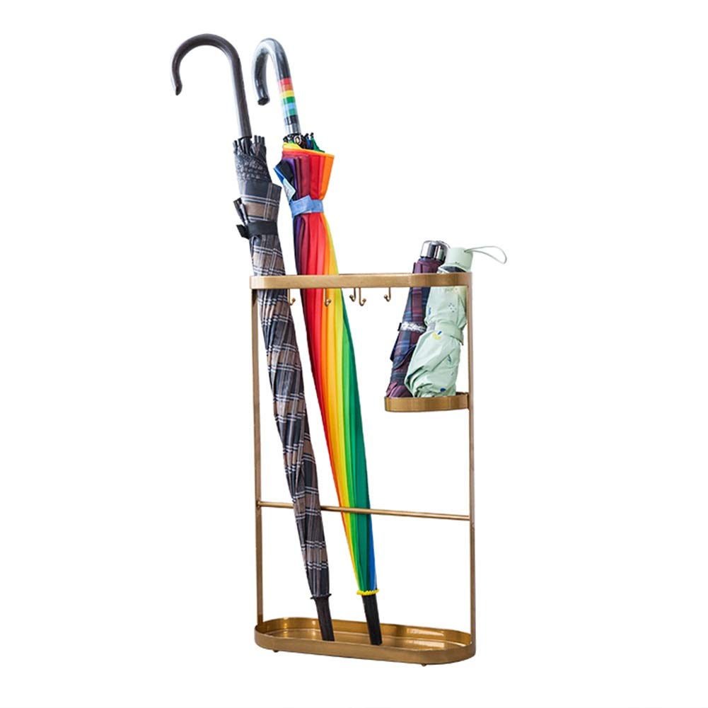 Porte-parapluie doré d'entrée pour organiser un hall moderne et propre