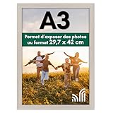 Design : Cadre couleur bois clair de 29,7x41,9 cm livré avec le matériel de suspension pour une exposition sans difficulté, en format horizontal ou vertical, à accrocher à plat contre le mur.