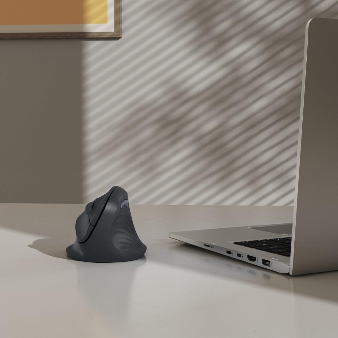 Hama Souris Ergonomique Verticale sans Fil 2.4GHz EWM-500R, pour Droitiers, 7 Boutons, DPI Réglable (1000/1200/1600), Optique, Recepteur Nano USB, Touches Navigation et Assist IA, Noir