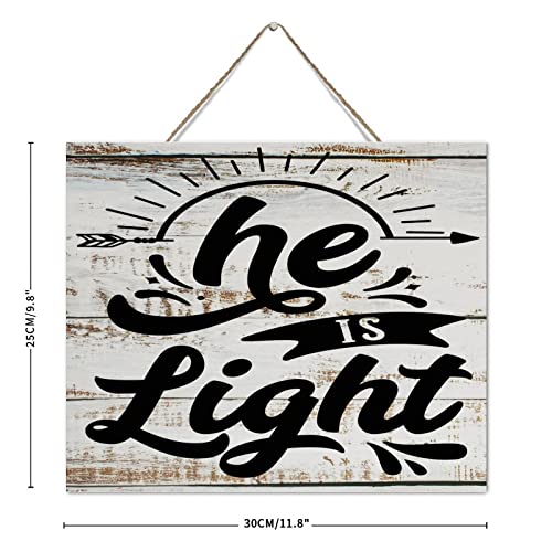 Plaque murale rétro He Is Light en bois pour habiller un mur vide de bureau