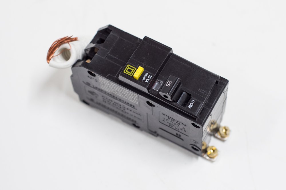 SCHNEIDER ELECTRIC Miniature 120/240-Volt 25-Amp QOB225GFI Molded Case Circuit Breaker 600V 80A