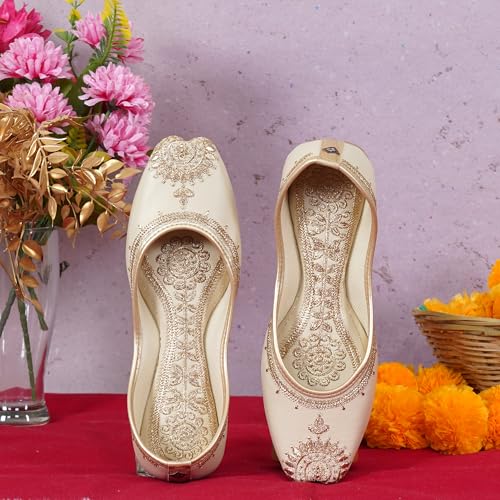 Image of Women's Embroidered Rajasthani Mojari Jutti | Ethnic Punjabi Juttis for Women & Girls | Flat Slip-On Footwear for Wedding, Festive & Casual Wear