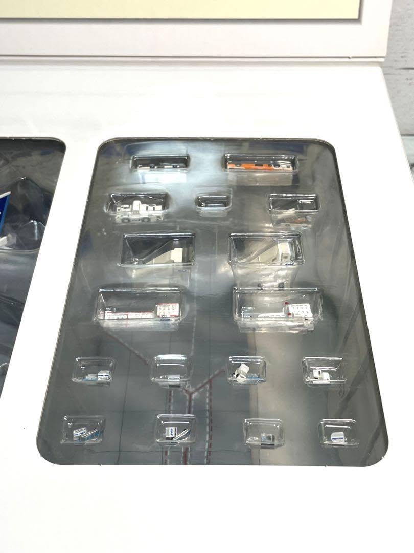 Amazon.co.jp: 全日空商事 1400 747-400 JA8958 GSE付き羽田407完成品  