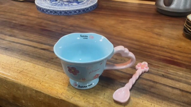 Taza de cerámica azul con diseño floral 12 oz miniatura 7