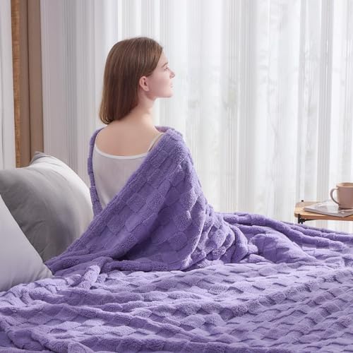 NEWCOSPLAY Super Soft King Blanket Lavender Premium Silky Flannel Fleece 3D Checkered Lightweight Bed Blanket All Season Use (Lavender Checkered, King(90"x110"))