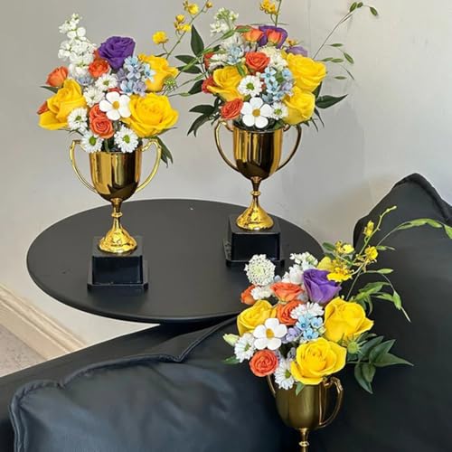 Arreglos florales en florero decorativo tipo trofeo de bodas 5