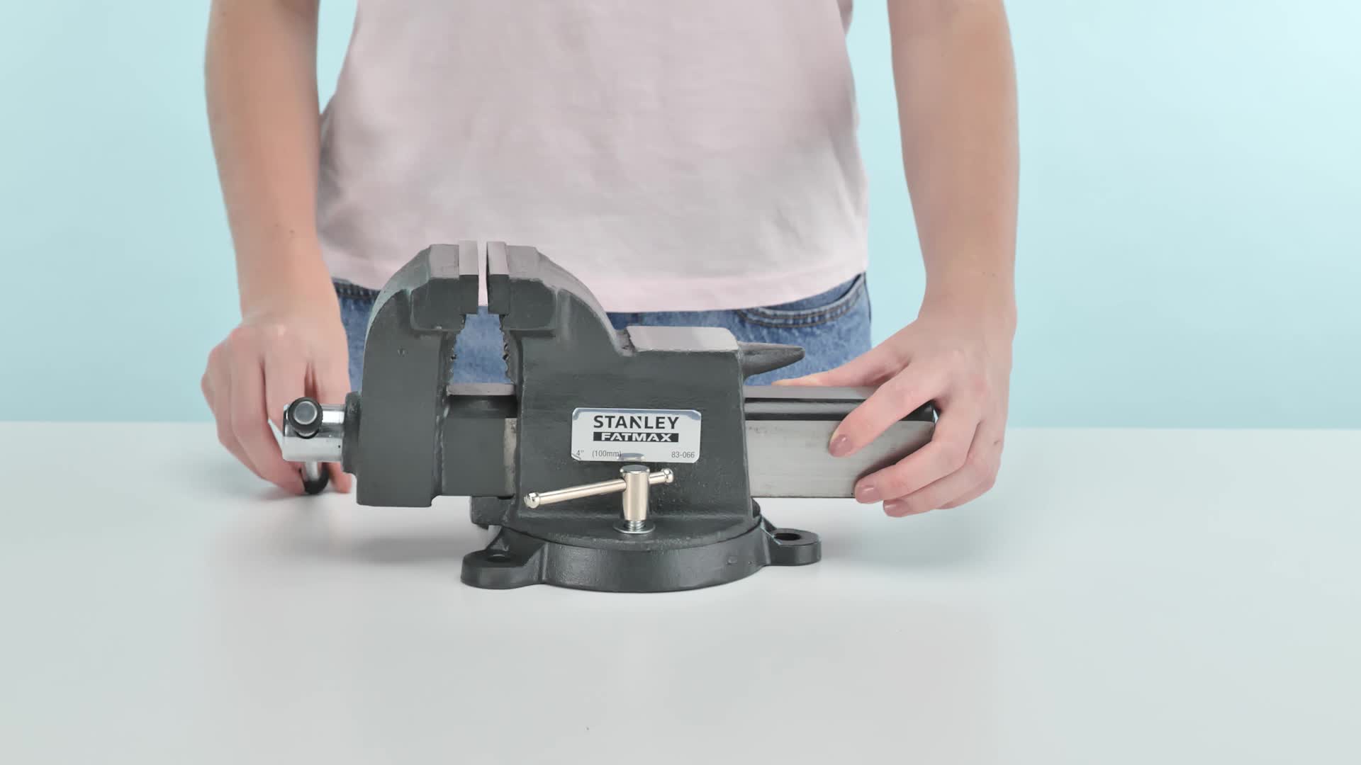 Stanley 183066 MaxSteel Heavy-Duty Bench Vice 100mm 4-inch