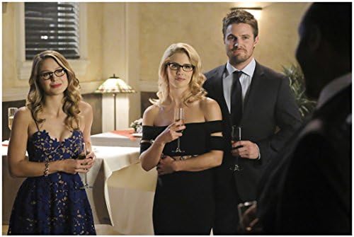 Supergirl Melissa Benoist, Emily Bett Rickards, and Stephen Amell holding champagne flutes 8 x 10 Photo