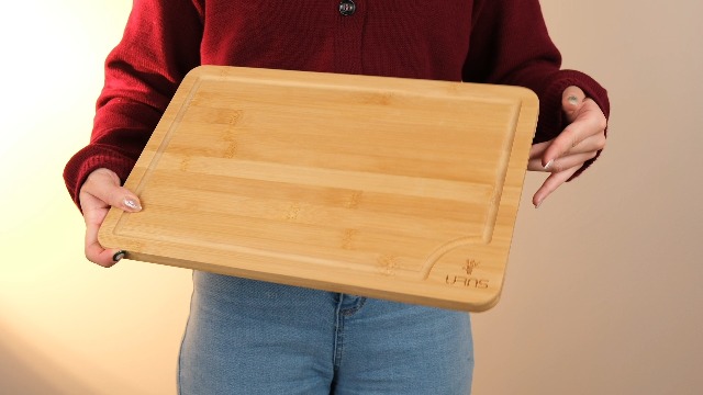 Set de Tabla de Cortar de Bambú con Mango y Surco miniatura 7