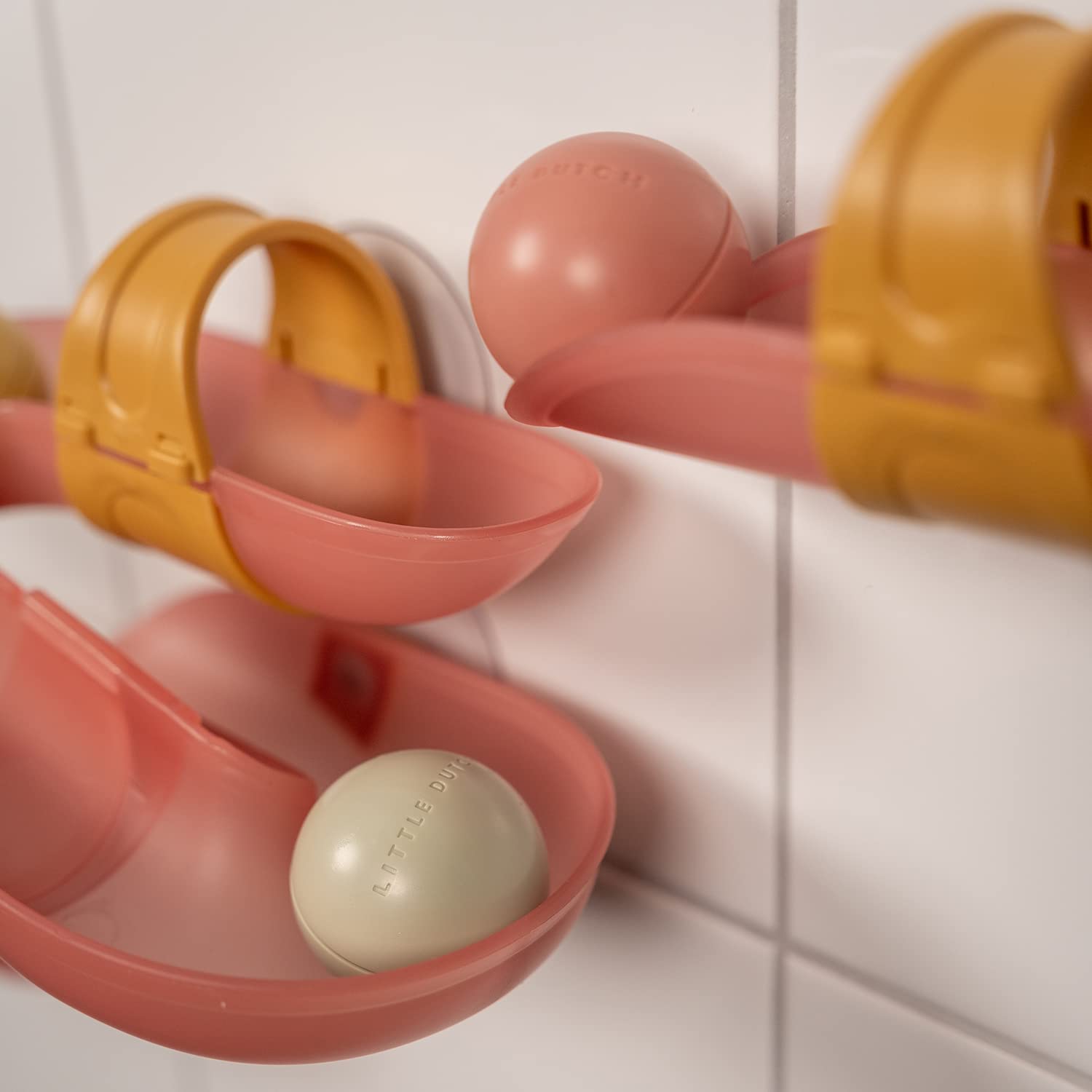 Little Dutch Pista a sfera da bagno con palline per la parete, giocattolo da bagno per neonati, rosa