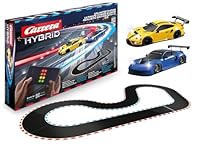 Carrera HYBRID Runway Chase - Rennspaß der neuen Generation - Legendärer Porsche 911 GT3 R im Maßstab 1:50 - Hybrid Technologie mit KI-Unterstützung - Steuerung per Smartphone-App - Amazon Exklusiv