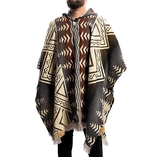 Leggerezza E Morbidezza: Questi poncho da uomo con splendidi disegni messicani sono la coperta tradizionale che stai cercando. Lo strato di calore e ricchezza che aggiunge a qualsiasi outfit ti farà domandare perché non ne hai acquistato uno prima, poiché è la perfetta aggiunta a qualsiasi look. È realizzato con una combinazione di lana di alpaca e materiali di alta qualità, garantendo una leggerezza e morbidezza totale.