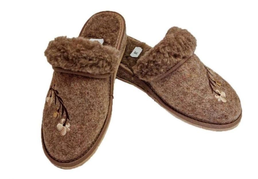 Pantoufles marron pour femme contre le froid avec fourrure douce