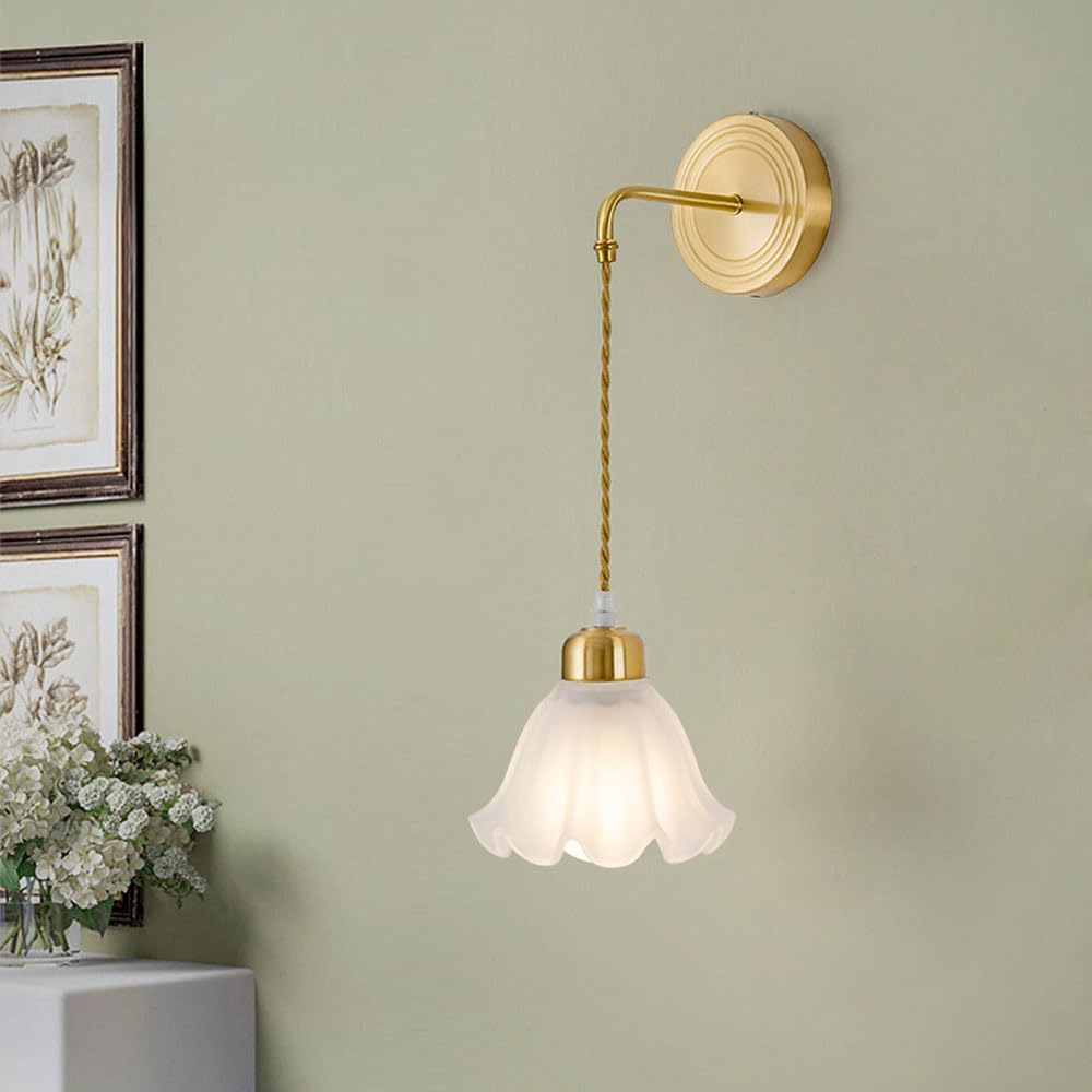 HPTHLY Vintage Hanging Wall Sconce Brushed Brass Wall Lamp With Pleated Glass Shade, Antiqued Bedside Wall Light Fixture E27 Mid Century Bedroom Living Room