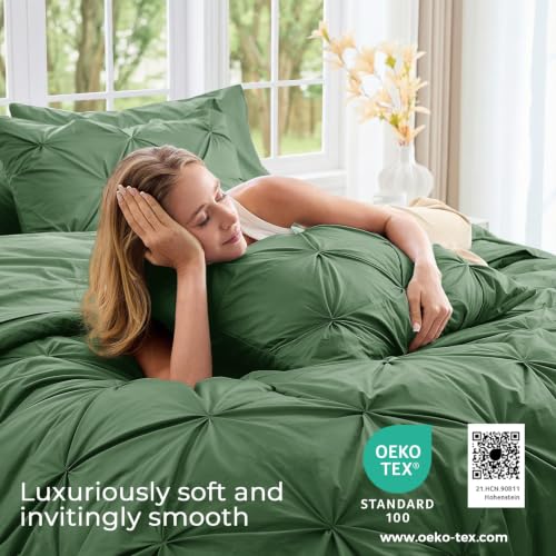Image of Sasttie Full Size Comforter Set, 7-Piece Bed in a Bag Double, Pintuck Bedding Set for All Season, Includes Comforter, Flat Sheet, Fitted Sheet, Pillowcases and Pillowshams, Forest Green