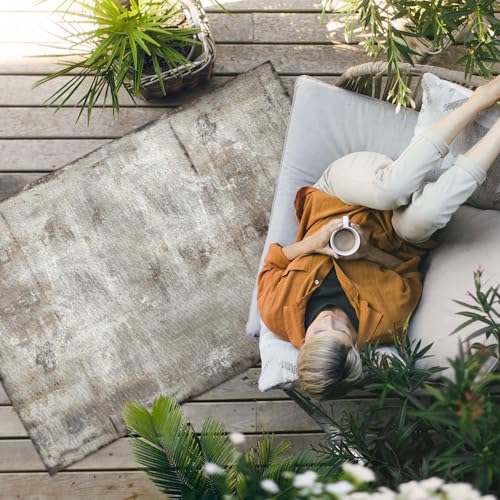 Tapis extérieur résistant à la décoloration pour masquer un sol abîmé