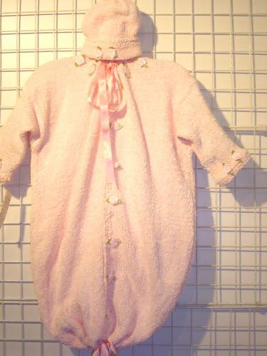 Bt81bp, Knitted on Hand Knitting Machine Then Finished By Hand Crochet Baby Pink Chenille Baby Bag and Hat Set Trimmed with Satin Rosebuds.
