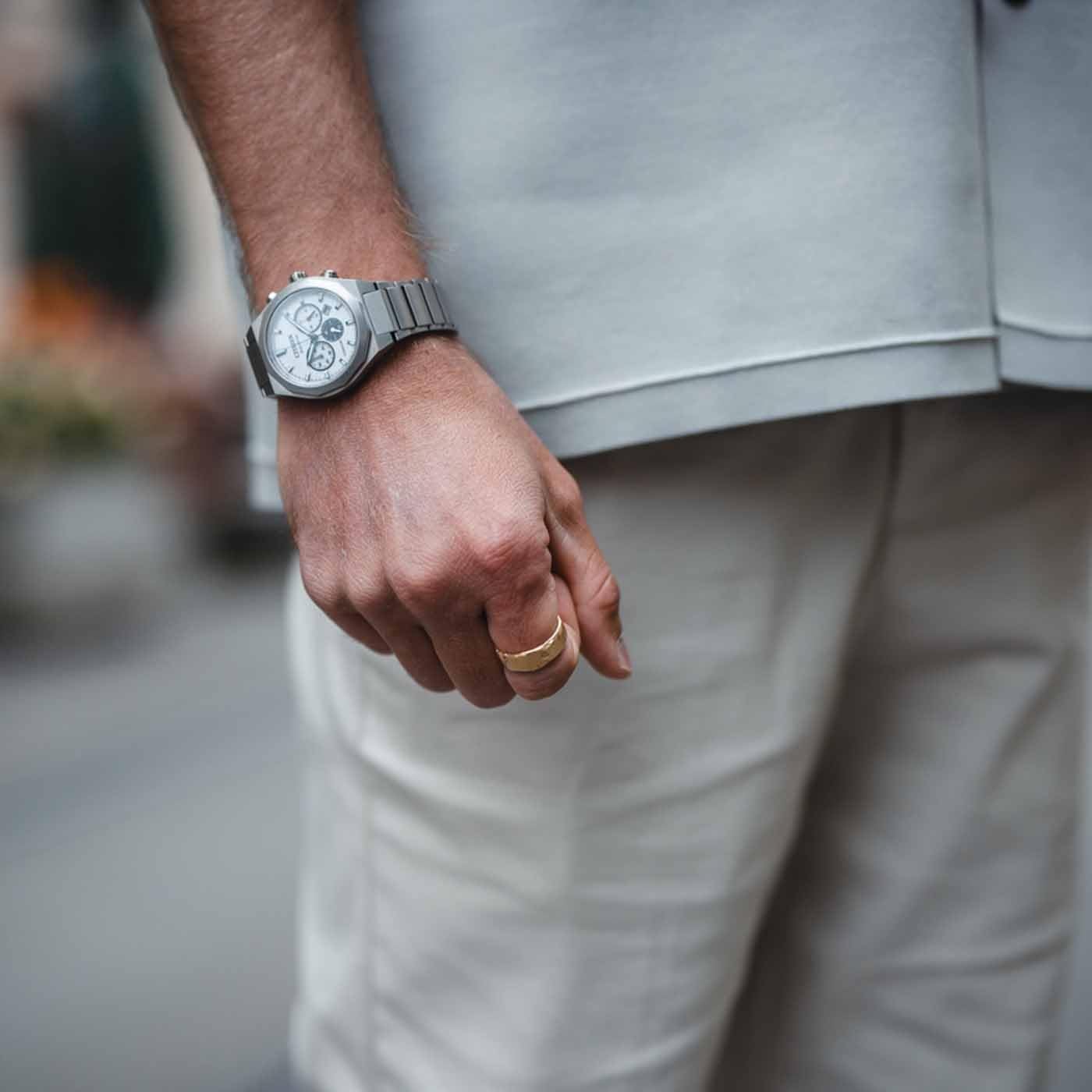 CITIZEN Zenshin Senkei Eco-Drive Solar Super Titanium Chronograph mit Titan Gliederband und Saphirglas