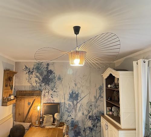 Suspension Vertigo marron pour corriger un plafond trop haut avec un grand lustre rétro