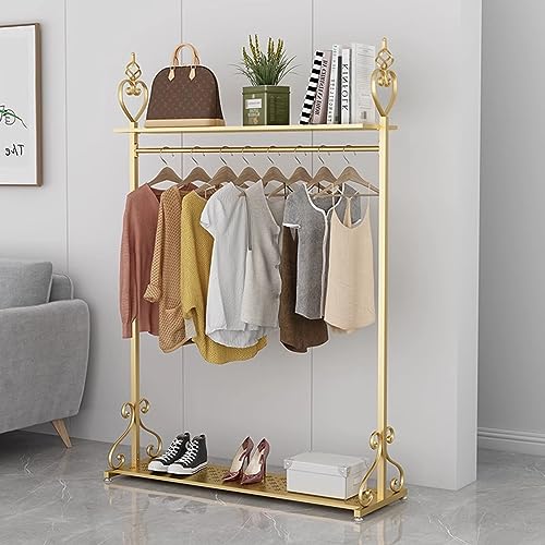 Tringle à vêtements peu encombrante pour optimiser le rangement d'un studio