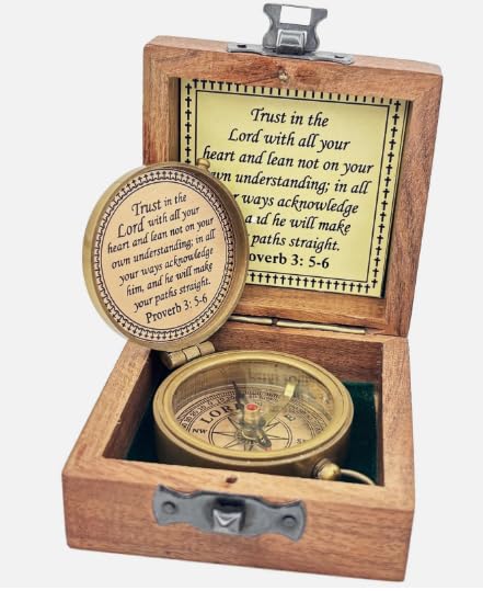 Brújula de latón antigua con proverbios 3:5-6 – Regalo inspirador con caja de madera miniatura 4