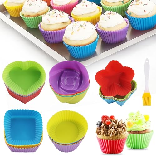 Vasi da fiori commestibili con fiori di crema al burro