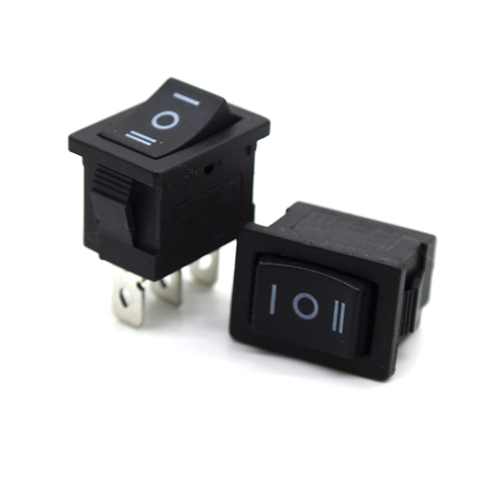 Interrupteur à bascule 21x15mm pour réparer une lampe de bureau ou un robot