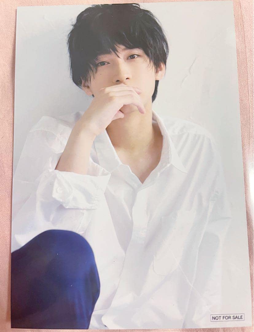 Amazon.co.jp: 荒牧慶彦 写真集「Seasons 春夏秋冬」 アニメイト特典