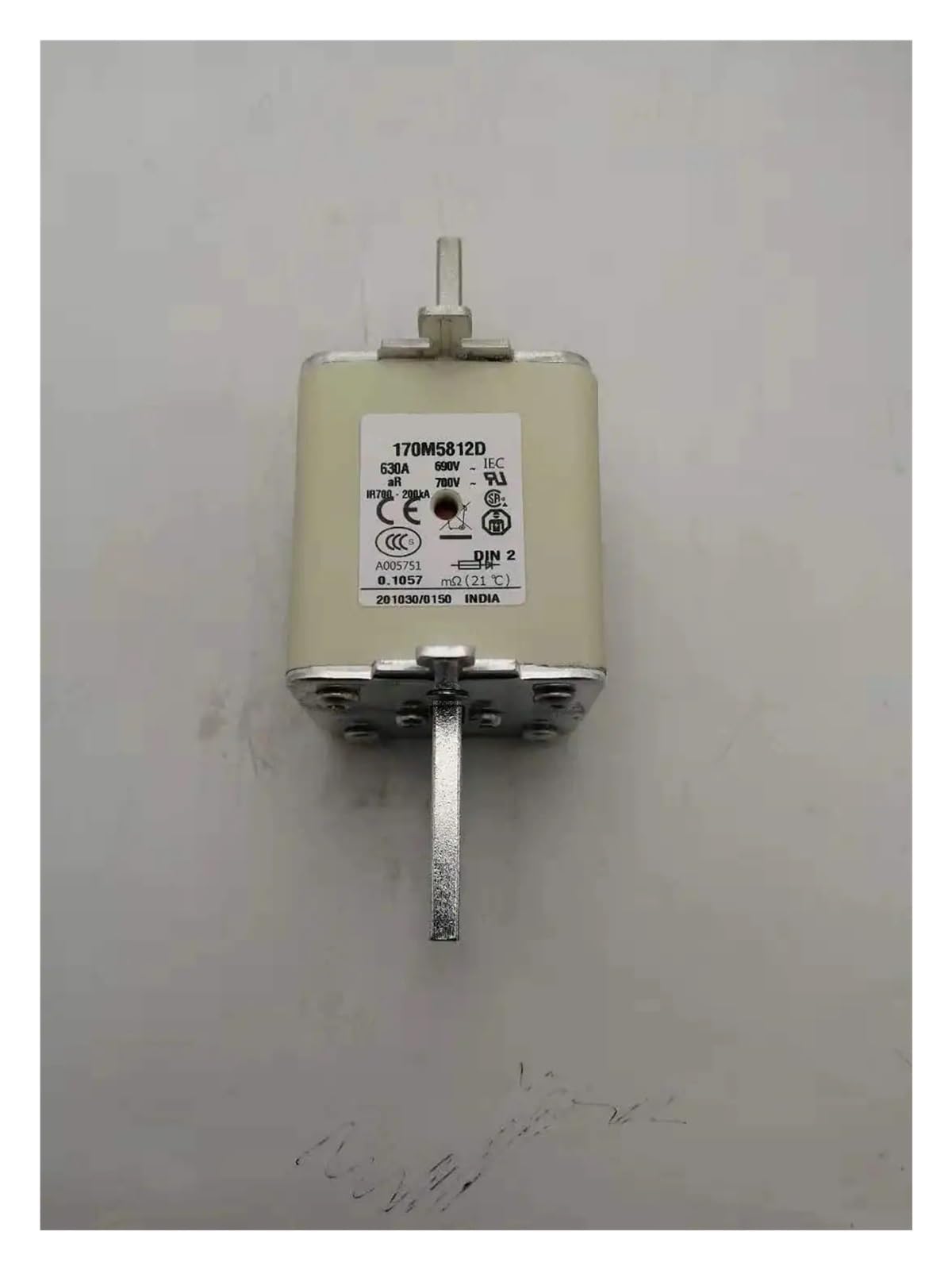 Fusible 170M5812 pour équipement industriel de 630 A et 690 V