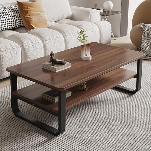 Table basse carrée pour un salon chaleureux et moderne