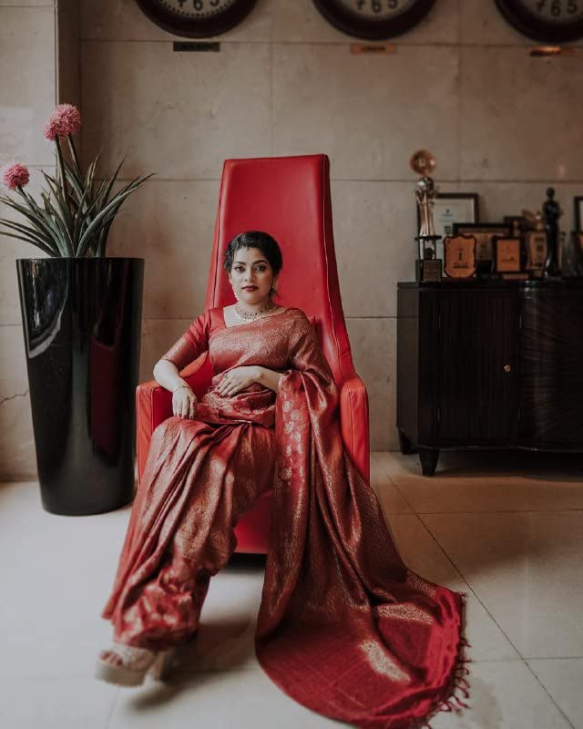 Image of Flosive Women's Kanjivaram Silk Saree With Blouse Piece