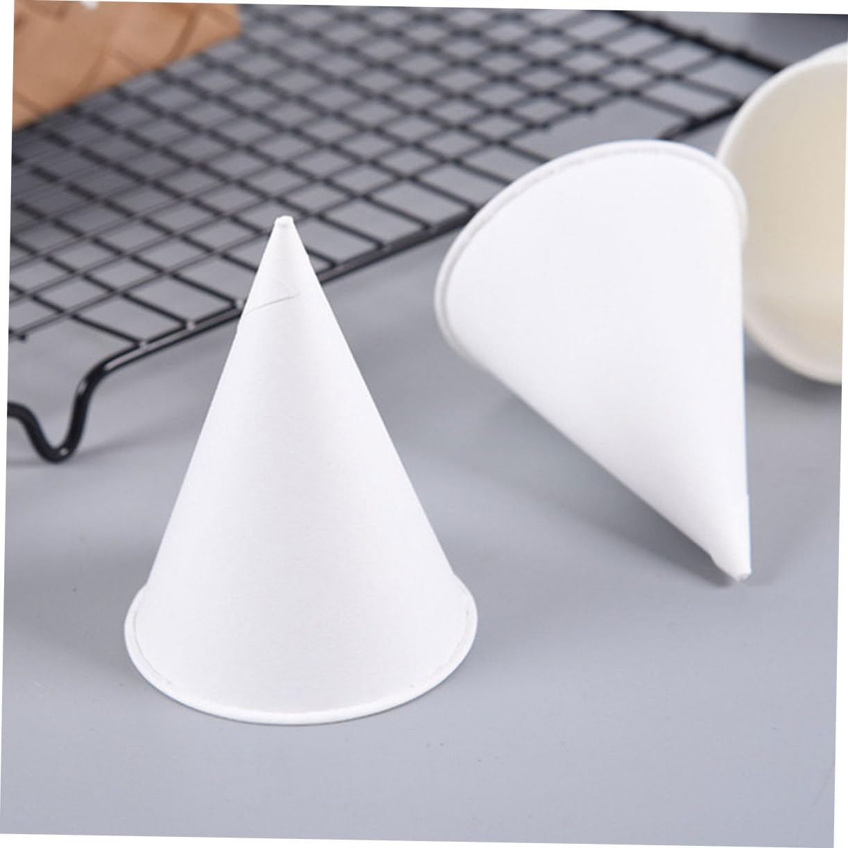 200 Piezas Unidades Vasos de Papel Cónicos para Postres y Helados Resistentes y Desechables para Fiestas y Reuniones Familiares