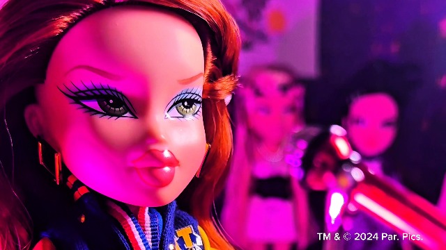 Amazon.com: Bratz X Mean Girls Spring Fling Collector Doll - Janis