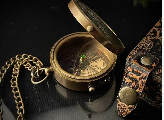 Brújula de Bolsillo Grabada en Latón con Estuche de Cuero – Regalo Náutico Vintage miniatura 2
