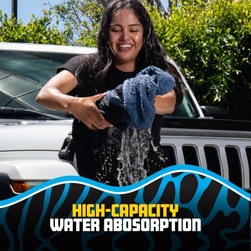 Image of Chemical Guys Twisted Loop Microfiber Drying Towel with Hand Pockets | Megalodon Built-in slots give a secure grip, full control while you safely clean your car, 24 inchx36 inch