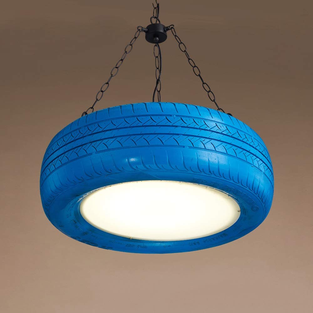 Lustre industriel vintage en fer forgé au design créatif et finitions antiques