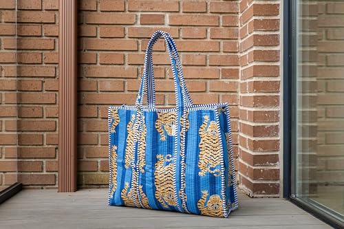 IBOAH Große gesteppte handgefertigte Baumwoll-Handtasche mit Tigerprint und gestreiften Details – Vielseitige Tote Bag für Strand, Einkäufe, Reisen, Flugzeug und den täglichen Gebrauch (Blaue Tiger)