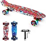 SGODDE Skateboard Komplette 56cm/22 Mini Cruiser Board Retro Komplettboard für Anfänger Kinder Jugendliche Erwachsene,56x15cm Komplett Board mit ABEC-7 Kugellager,LED PU Leuchtrollen,T-Tool (Rot-)