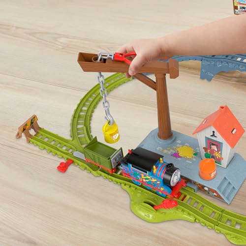 Miniatura 4 de Thomas y sus amigos Reparto de pintura, Set de juego con locomotora motorizada, vagón y vías para tren de juguete, 15 piezas, juguete regalo para niños y niñas +3 años, HTN34