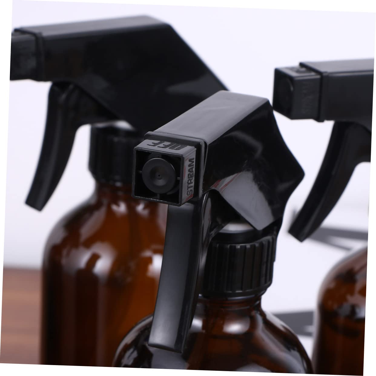 4 Stück Braune 250ml Glas Sprühflaschen Nachfüllbar und Einfach zu Bedienen für Friseursalons und Flüssigkeitsabfüllung