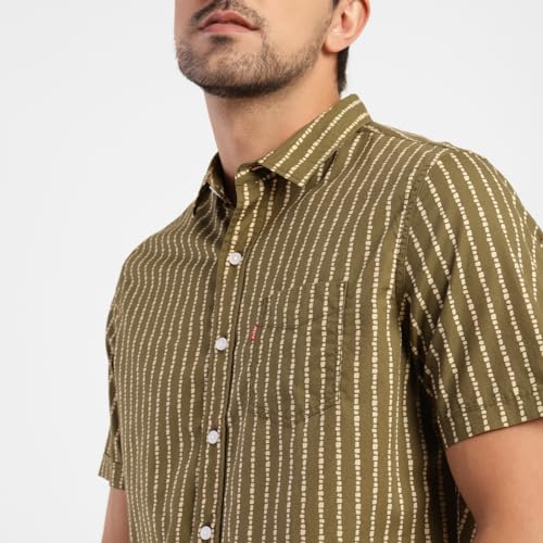 Image of Levi's Men's Solid Slim Fit Shirt